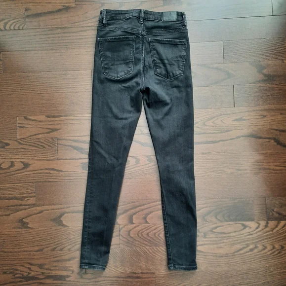 American Eagle Outfitters Ripped Black Jeans Size 2 Short - Picture 2 of 4